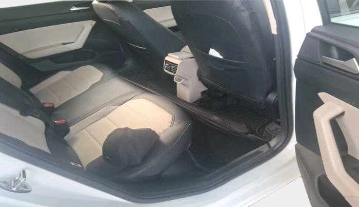 2022 Volkswagen VIRTUS HIGHLINE TSI 1.0 MT, Petrol, Manual, 30,373 km, interior