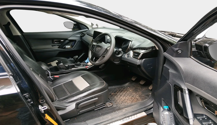 2022 Tata Harrier XT PLUS 2.0L KRYOTEC DARK EDITON, Diesel, Manual, 42,377 km, interior