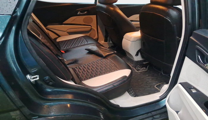 2021 Mahindra XUV300 W8 1.2 PETROL, Petrol, Manual, 26,000 km, interior