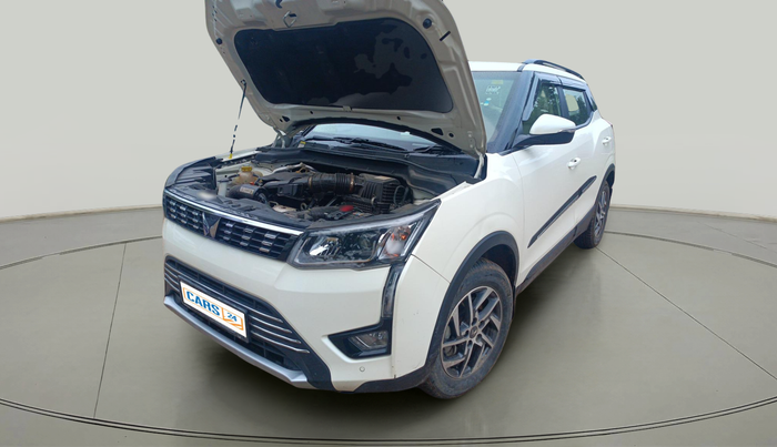 2022 Mahindra XUV300 W8 (O) 1.2 PETROL AMT, Petrol, Automatic, 13,086 km, exterior