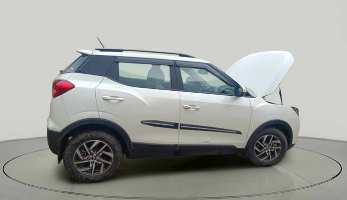 2022 Mahindra XUV300 W8 (O) 1.2 PETROL AMT, Petrol, Automatic, 13,086 km, exterior