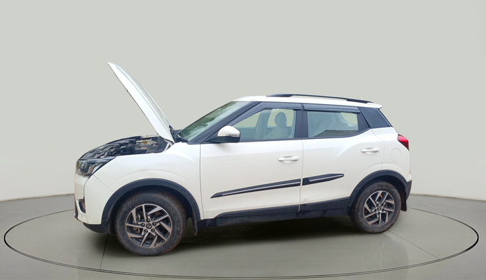2022 Mahindra XUV300 W8 (O) 1.2 PETROL AMT, Petrol, Automatic, 13,086 km, exterior