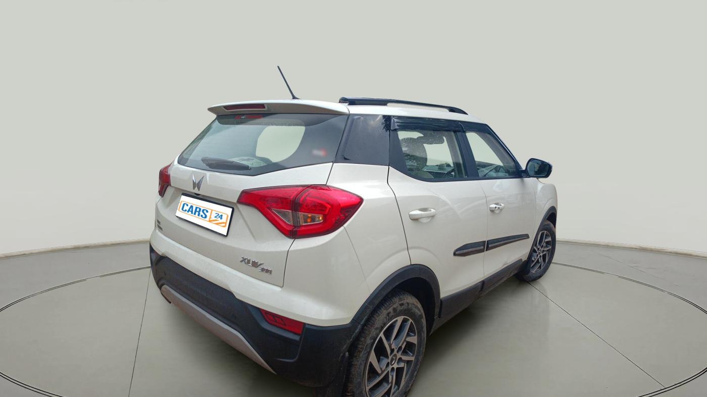 2022 Mahindra XUV300 W8 (O) 1.2 PETROL AMT, Petrol, Automatic, 13,086 km, exterior