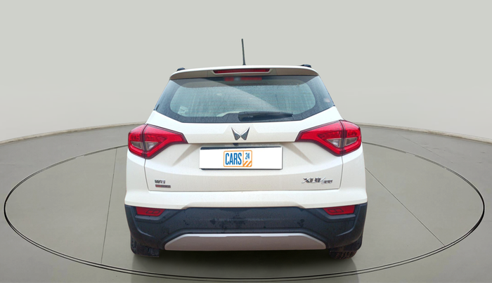2022 Mahindra XUV300 W8 (O) 1.2 PETROL AMT, Petrol, Automatic, 13,086 km, exterior