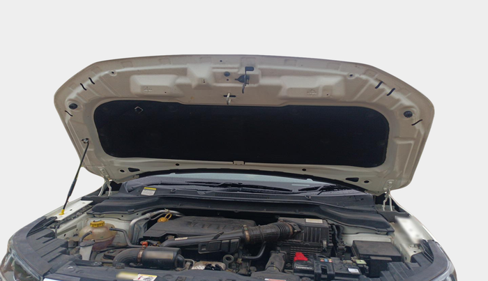 2022 Mahindra XUV300 W8 (O) 1.2 PETROL AMT, Petrol, Automatic, 13,086 km, exterior