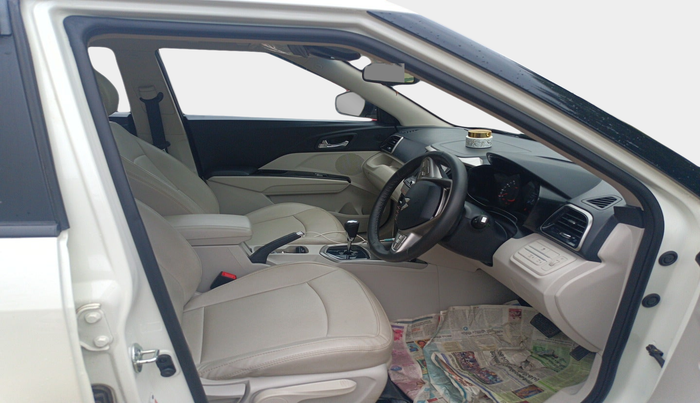 2022 Mahindra XUV300 W8 (O) 1.2 PETROL AMT, Petrol, Automatic, 13,086 km, interior