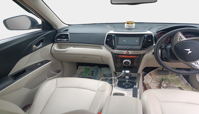 2022 Mahindra XUV300 W8 (O) 1.2 PETROL AMT, Petrol, Automatic, 13,086 km, interior