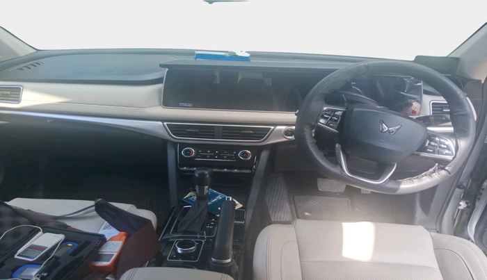 2021 Mahindra XUV700 AX 7 P AT 7 STR, Petrol, Automatic, 32,879 km, interior