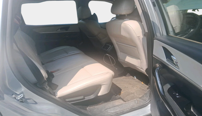 2021 Mahindra XUV700 AX 7 P AT 7 STR, Petrol, Automatic, 32,879 km, interior