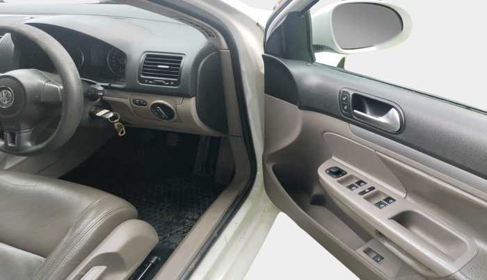 2010 Volkswagen Jetta TRENDLINE 2.0L TDI, Diesel, Manual, 1,00,740 km, interior