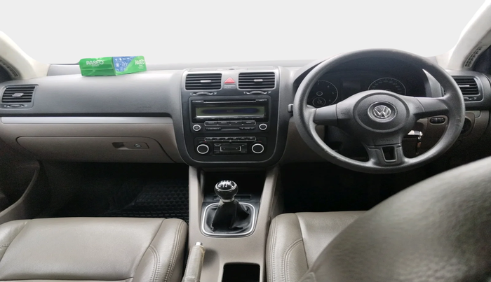 2010 Volkswagen Jetta TRENDLINE 2.0L TDI, Diesel, Manual, 1,00,740 km, interior