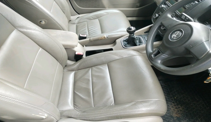 2010 Volkswagen Jetta TRENDLINE 2.0L TDI, Diesel, Manual, 1,00,740 km, interior