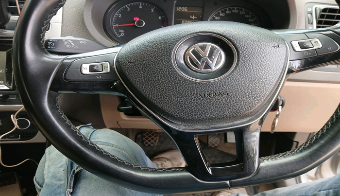 2016 Volkswagen Vento HIGHLINE 1.6 MPI, Petrol, Manual, 83,394 km, interior