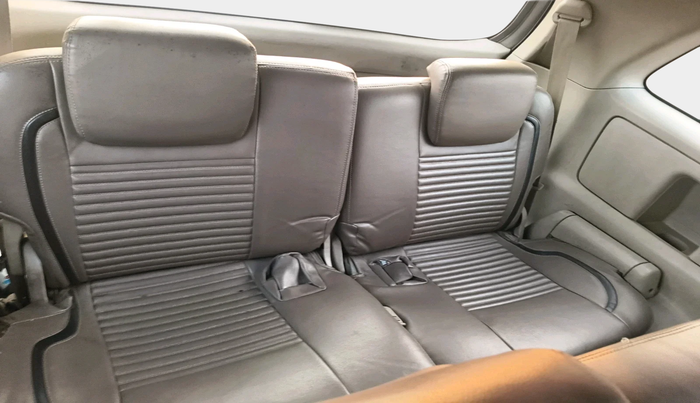 2012 Toyota Innova GX 2.5 8 STR, Diesel, Manual, 4,20,174 km, interior