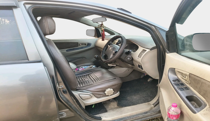 2012 Toyota Innova GX 2.5 8 STR, Diesel, Manual, 4,20,174 km, interior