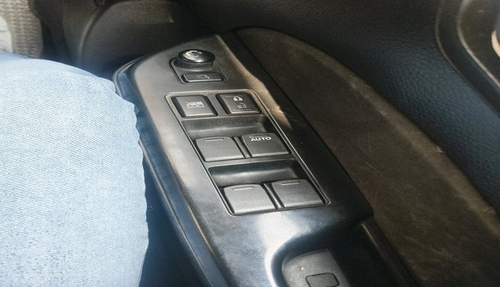 2017 Maruti Swift VXI O, Petrol, Manual, 63,072 km, interior