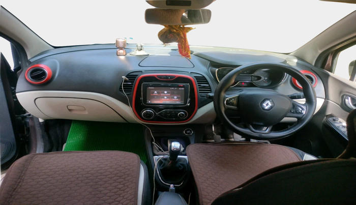 2017 Renault Captur RXT DIESEL DUAL TONE, Diesel, Manual, 1,00,658 km, interior