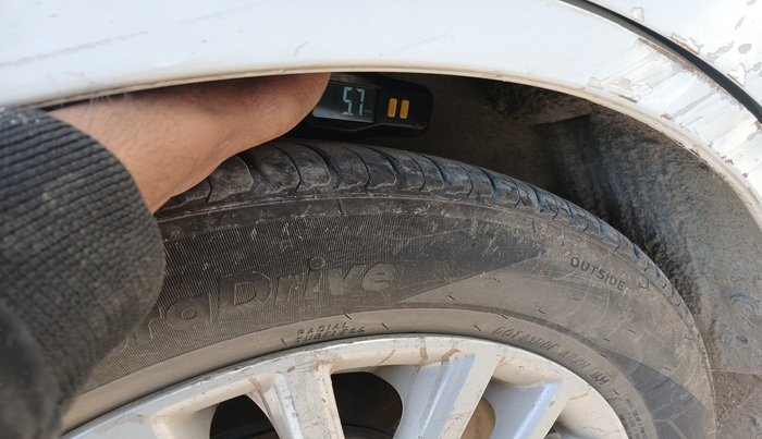 2017 Maruti Dzire ZDI, Diesel, Manual, 1,76,587 km, tyre