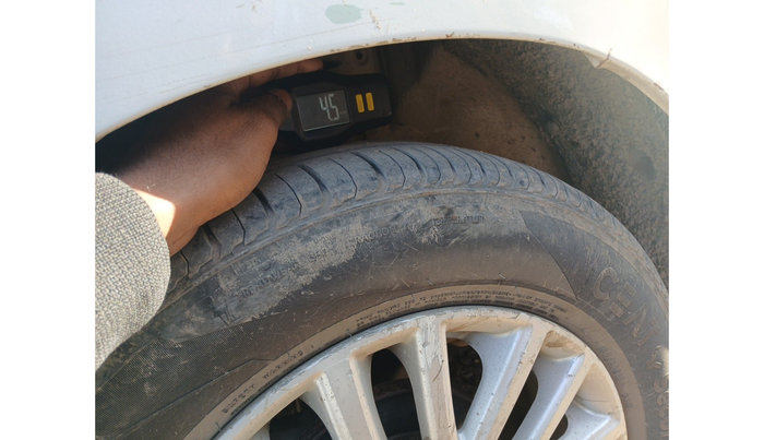 2017 Maruti Dzire ZDI, Diesel, Manual, 1,76,587 km, tyre