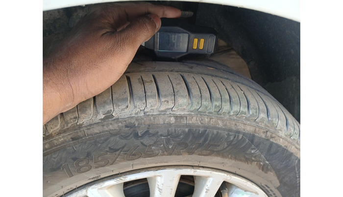 2017 Maruti Dzire ZDI, Diesel, Manual, 1,76,587 km, tyre