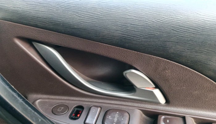 2014 Mahindra XUV500 W8, Diesel, Manual, 70,537 km, interior