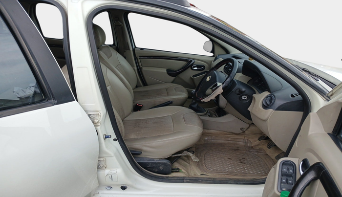 2014 Nissan Terrano XV D THP PREMIUM 110 PS, Diesel, Manual, 1,13,909 km, interior