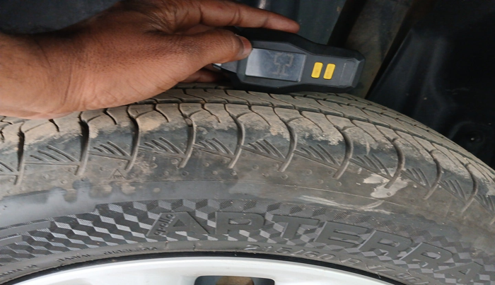 2023 Maruti Grand Vitara SIGMA SMART HYBRID, Petrol, Manual, 27,016 km, tyre