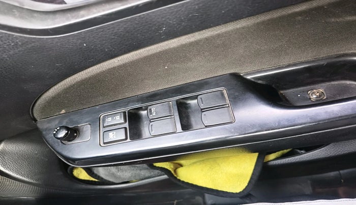 2013 Maruti Swift VXI, Petrol, Manual, 67,402 km, interior