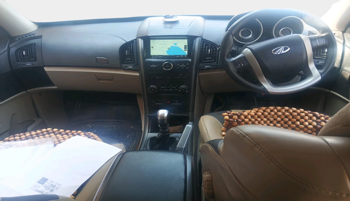 2018 Mahindra XUV500 W6, Diesel, Manual, 72,773 km, interior