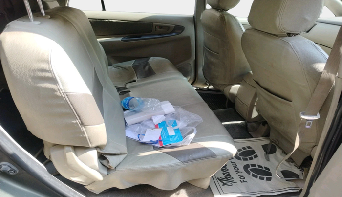 2012 Toyota Innova GX 2.5 7 STR, Diesel, Manual, 93,313 km, interior