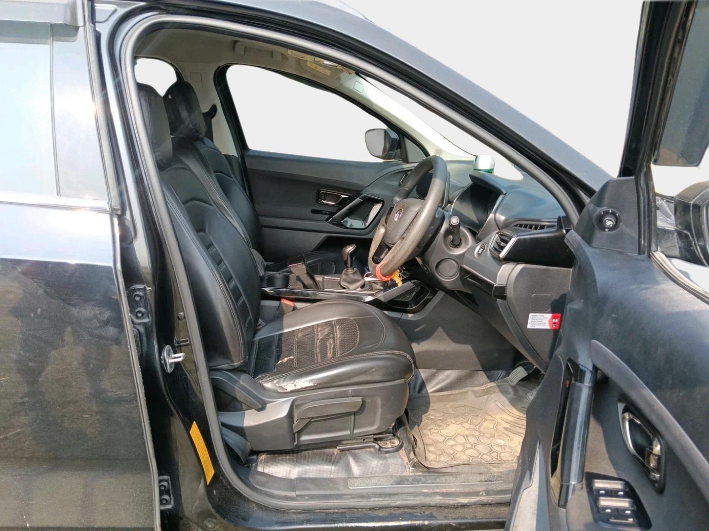 2023 Tata Safari XT PLUS DARK EDITION, Diesel, Manual, 75,969 km, interior