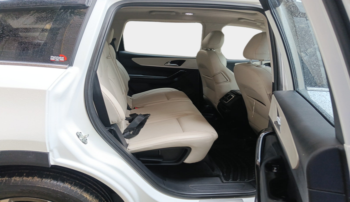 2024 Mahindra XUV700 AX 7 LUXURY D AT 7 STR, Diesel, Automatic, 26,873 km, interior