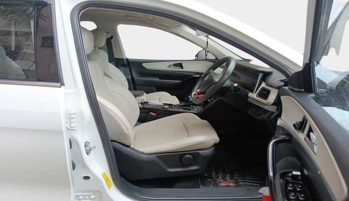 2024 Mahindra XUV700 AX 7 LUXURY D AT 7 STR, Diesel, Automatic, 26,873 km, interior