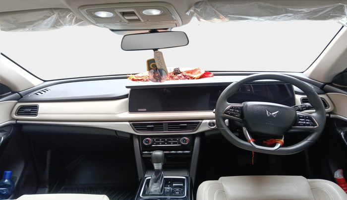 2024 Mahindra XUV700 AX 7 LUXURY D AT 7 STR, Diesel, Automatic, 26,873 km, interior