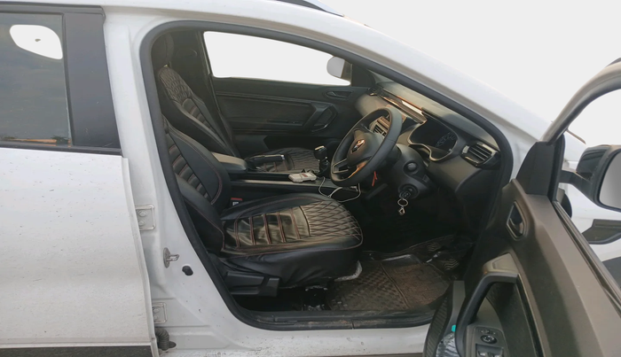 2022 Renault Kiger RXL MT, Petrol, Manual, 56,365 km, interior