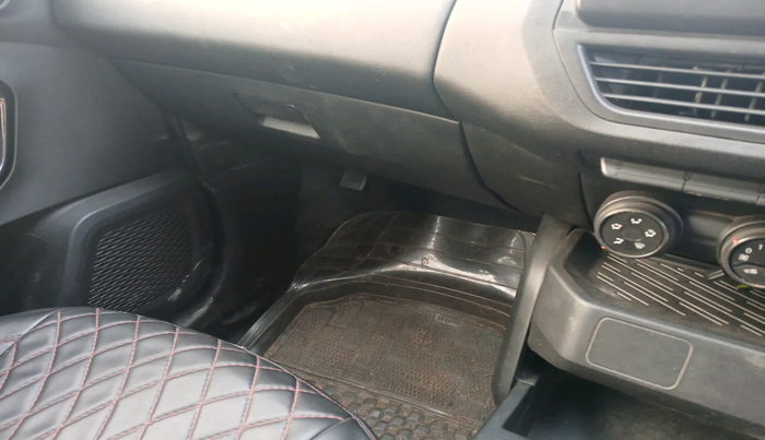 2022 Renault Kiger RXL MT, Petrol, Manual, 56,365 km, interior