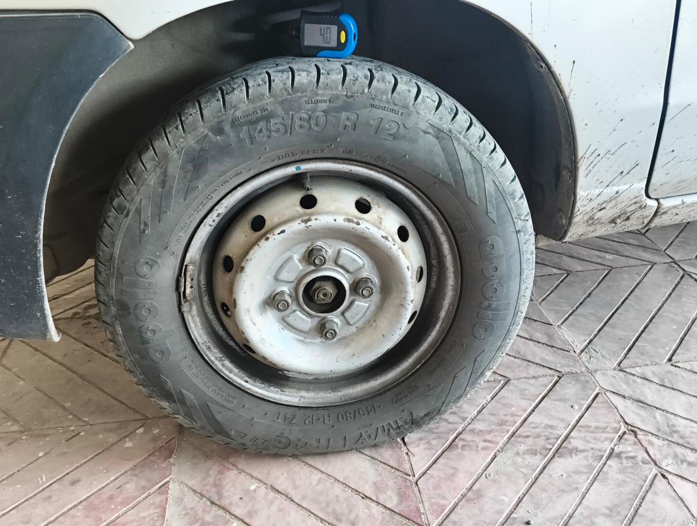 2011 Maruti Alto LXI, Petrol, Manual, 42,054 km, tyre