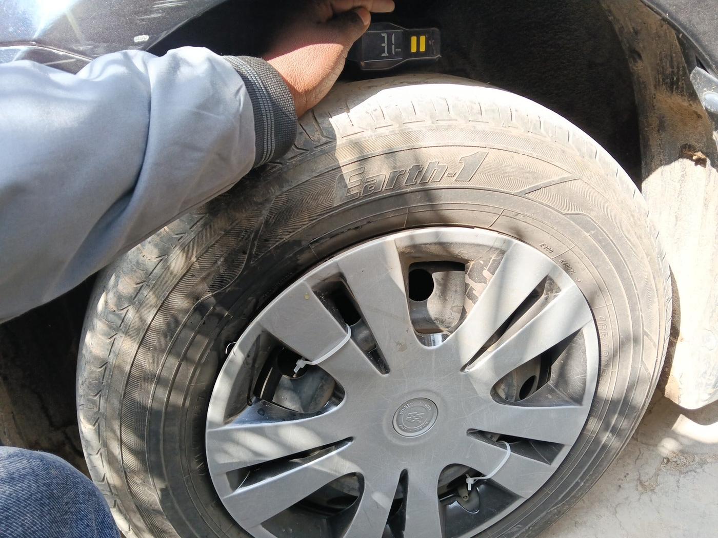 2010 Maruti Swift Dzire VXI, Petrol, Manual, 60,508 km, tyre
