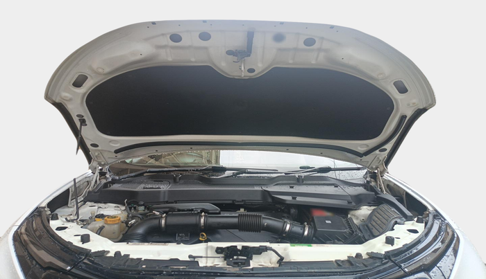 2024 Tata Safari ACCOMPLISHED PLUS 6 STR DUAL TONE AT, Diesel, Automatic, 48,500 km, exterior