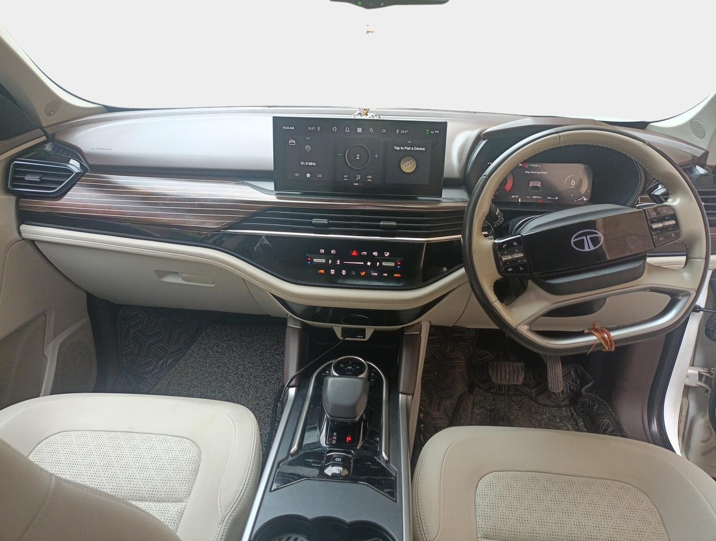 2024 Tata Safari ACCOMPLISHED PLUS 6 STR DUAL TONE AT, Diesel, Automatic, 48,500 km, interior
