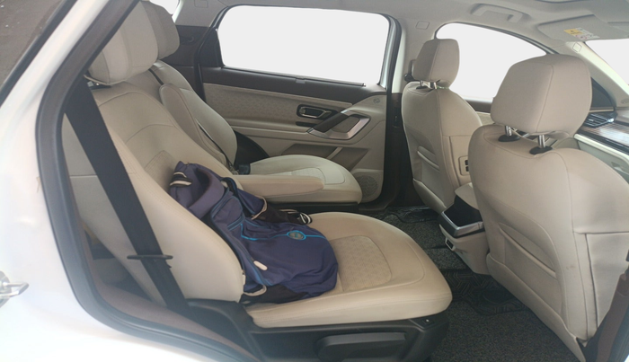 2024 Tata Safari ACCOMPLISHED PLUS 6 STR DUAL TONE AT, Diesel, Automatic, 48,500 km, interior