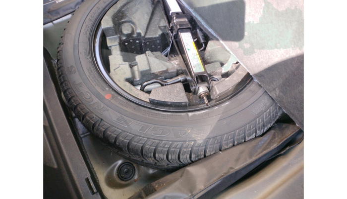 2022 Skoda Superb L&K 2.0 TSI AT, Petrol, Automatic, 37,649 km, tyre