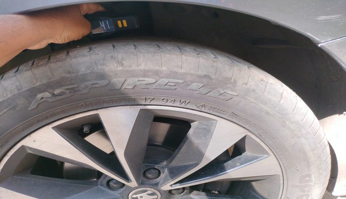 2022 Skoda Superb L&K 2.0 TSI AT, Petrol, Automatic, 37,649 km, tyre