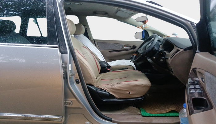 2015 Toyota Innova 2.5 VX 7 STR, Diesel, Manual, 1,40,603 km, interior