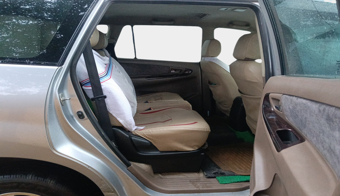 2015 Toyota Innova 2.5 VX 7 STR, Diesel, Manual, 1,40,603 km, interior