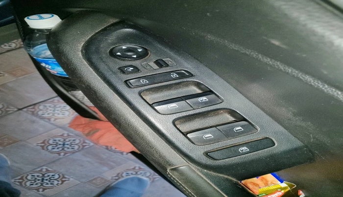 2020 Hyundai VENUE SX 1.0 (O) TURBO, Petrol, Manual, 47,741 km, interior