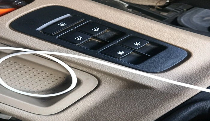 2023 Mahindra BOLERO NEO N 8, Diesel, Manual, 65,912 km, interior