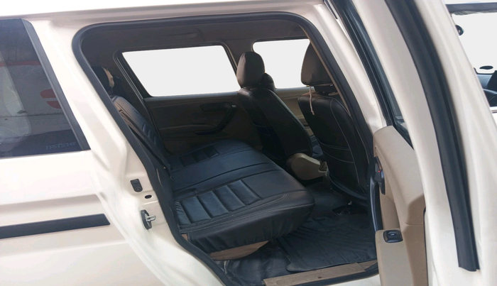 2023 Mahindra BOLERO NEO N 8, Diesel, Manual, 65,912 km, interior