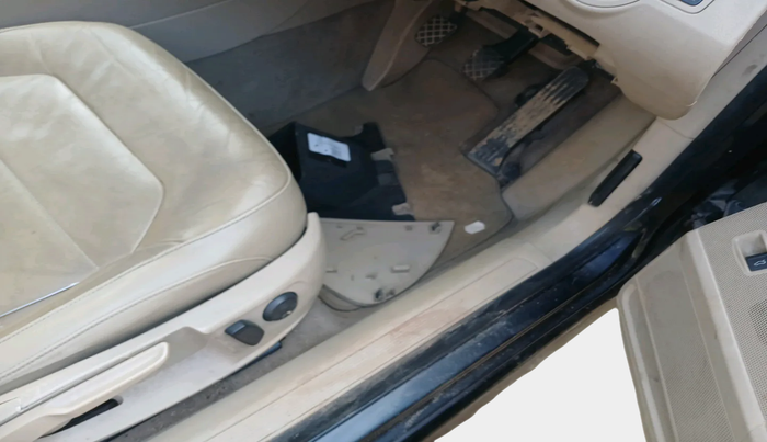 2012 Volkswagen Passat TRENDLINE MT, Diesel, Manual, 1 km, interior
