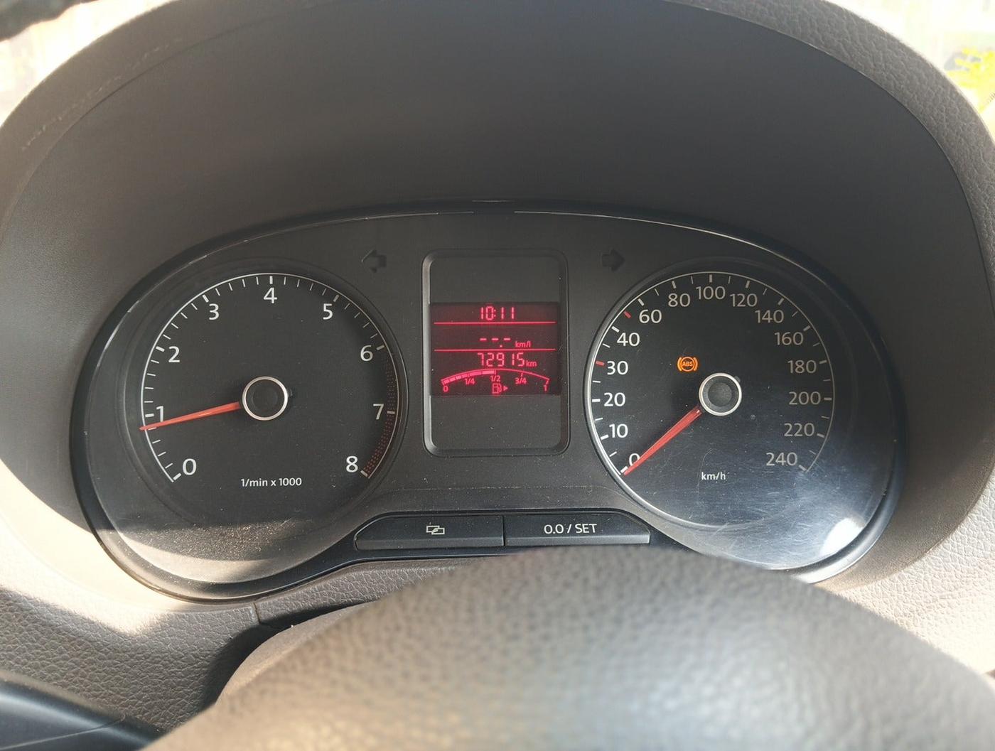 2012 Volkswagen Vento HIGHLINE 1.6 MPI, Petrol, Manual, 72,915 km, interior